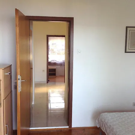 アパート Seaview R ツリクヴェニツァ